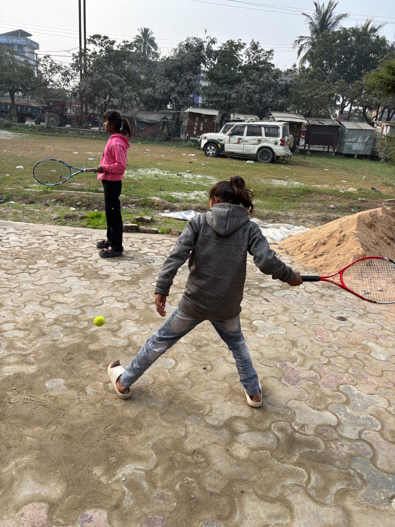 kid mid-forehand